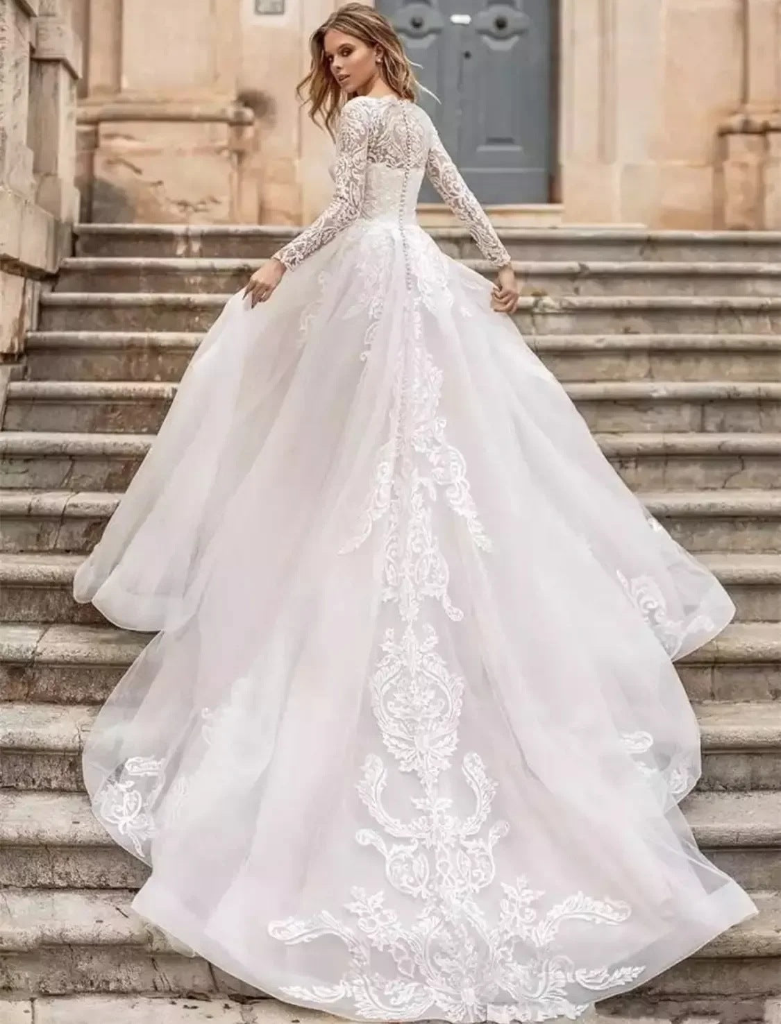 Long-Sleeved Exquisite Wedding Dress